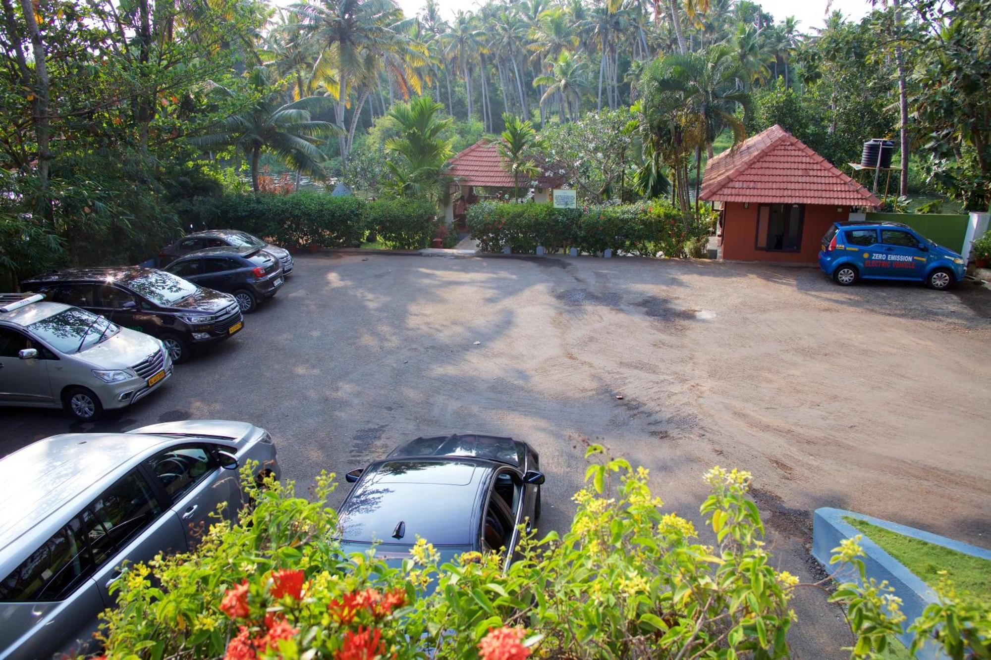พูวาร์ ไอซ์แลนด์ รีสอร์ท Poovar ภายนอก รูปภาพ