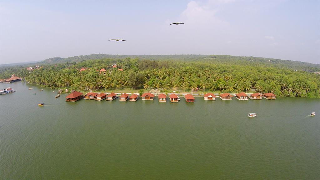 พูวาร์ ไอซ์แลนด์ รีสอร์ท Poovar ภายนอก รูปภาพ