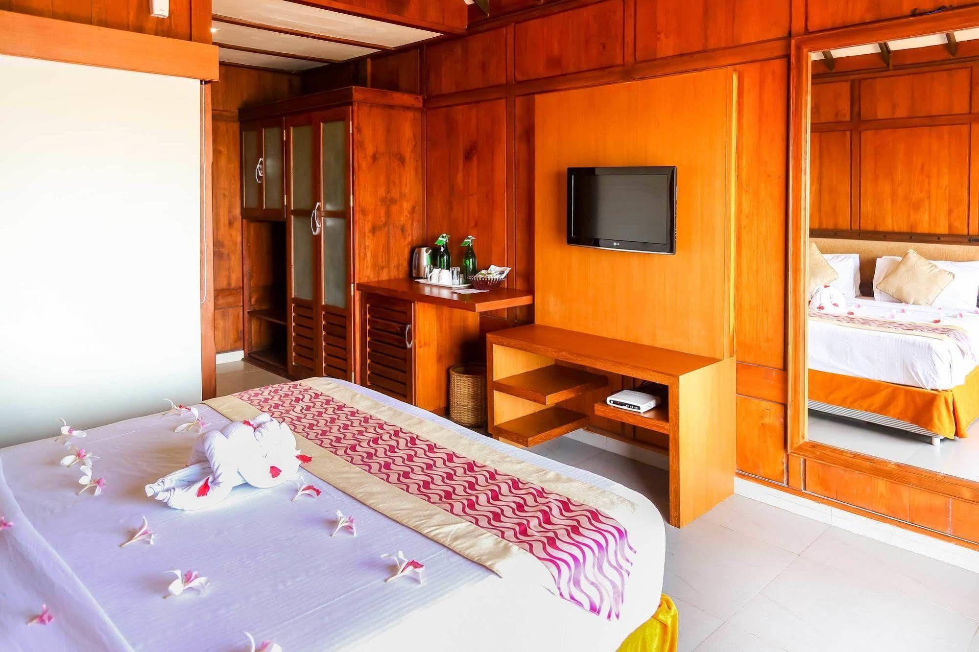 พูวาร์ ไอซ์แลนด์ รีสอร์ท Poovar ภายนอก รูปภาพ