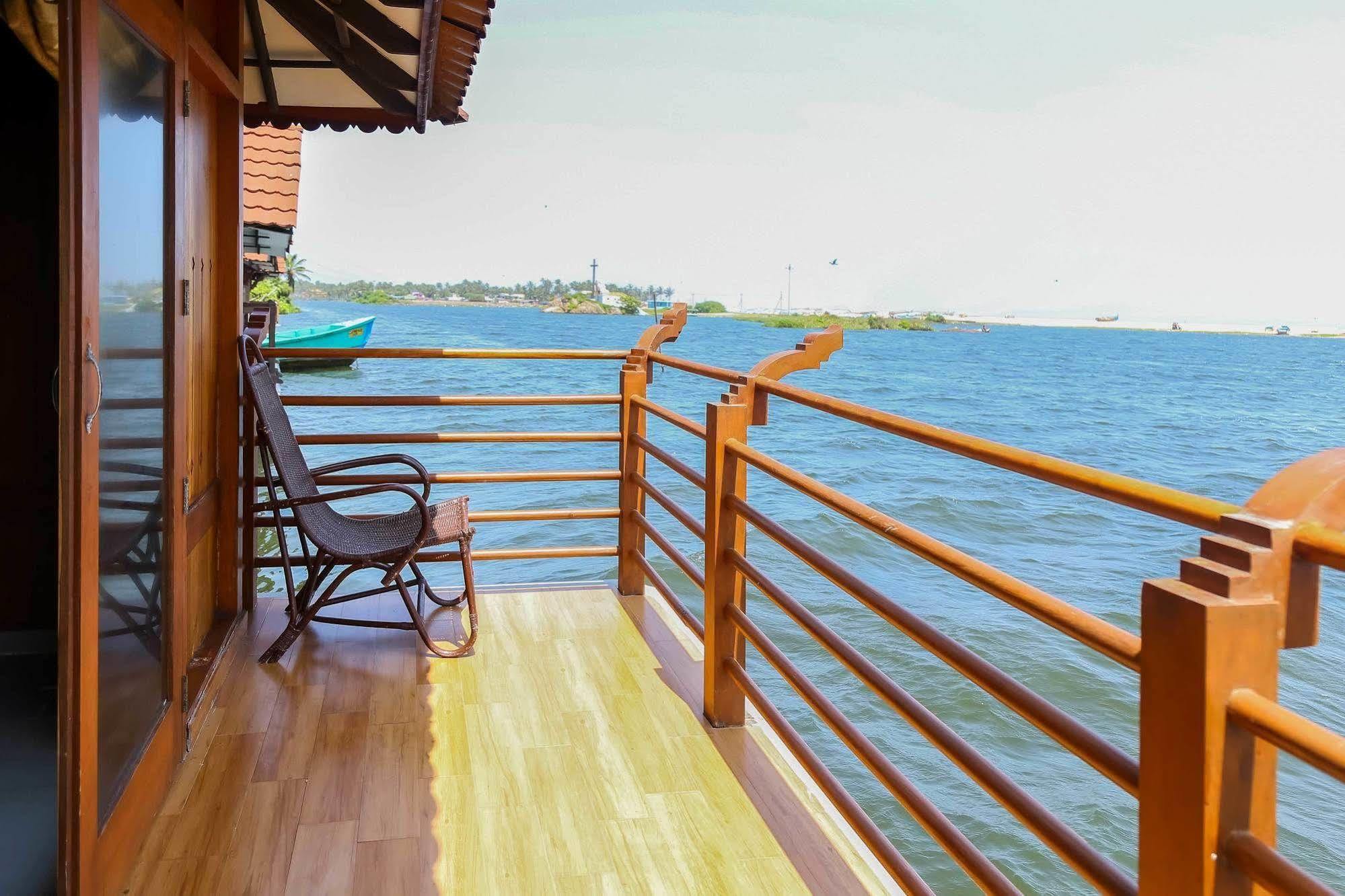 พูวาร์ ไอซ์แลนด์ รีสอร์ท Poovar ภายนอก รูปภาพ