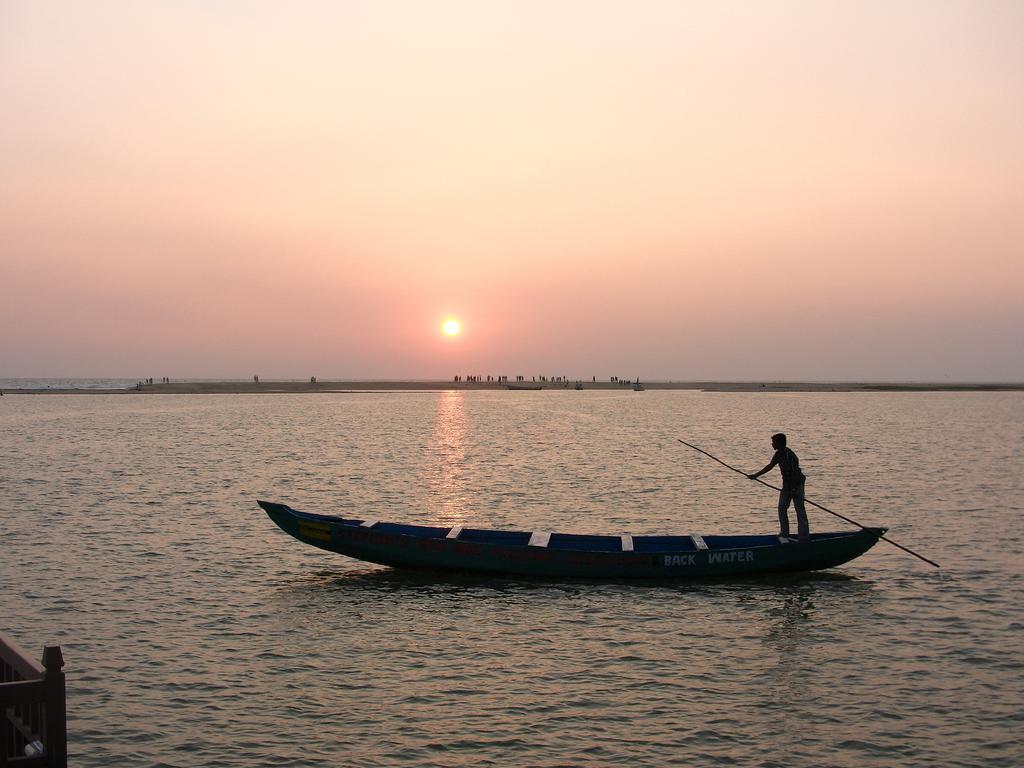 พูวาร์ ไอซ์แลนด์ รีสอร์ท Poovar ภายนอก รูปภาพ